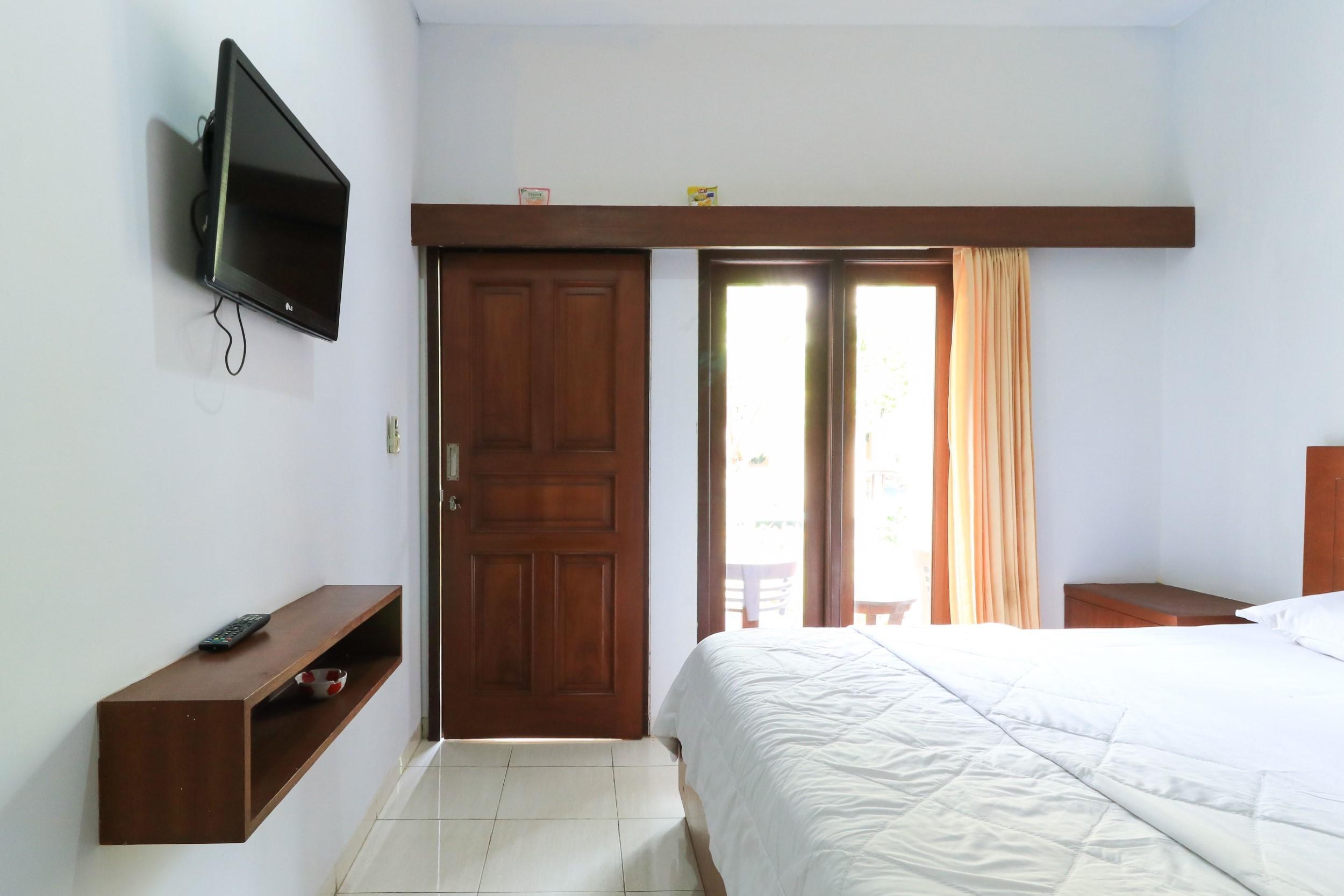 Puri Jayaraja Guest House Кута Екстериор снимка