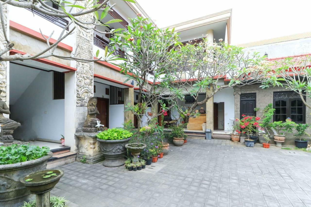 Puri Jayaraja Guest House Кута Екстериор снимка
