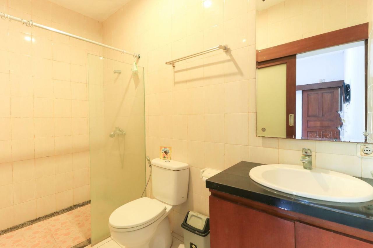 Puri Jayaraja Guest House Кута Екстериор снимка