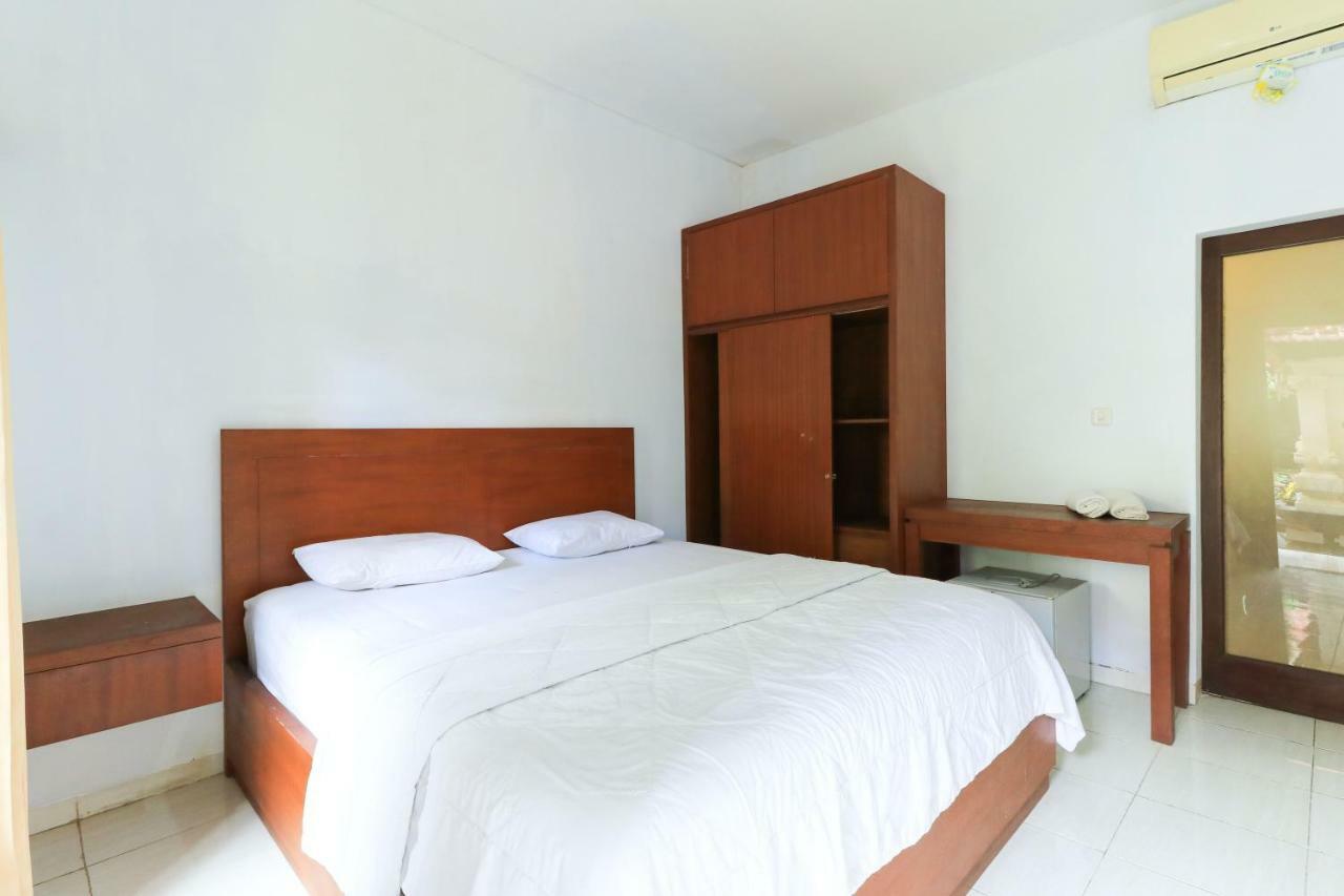 Puri Jayaraja Guest House Кута Екстериор снимка