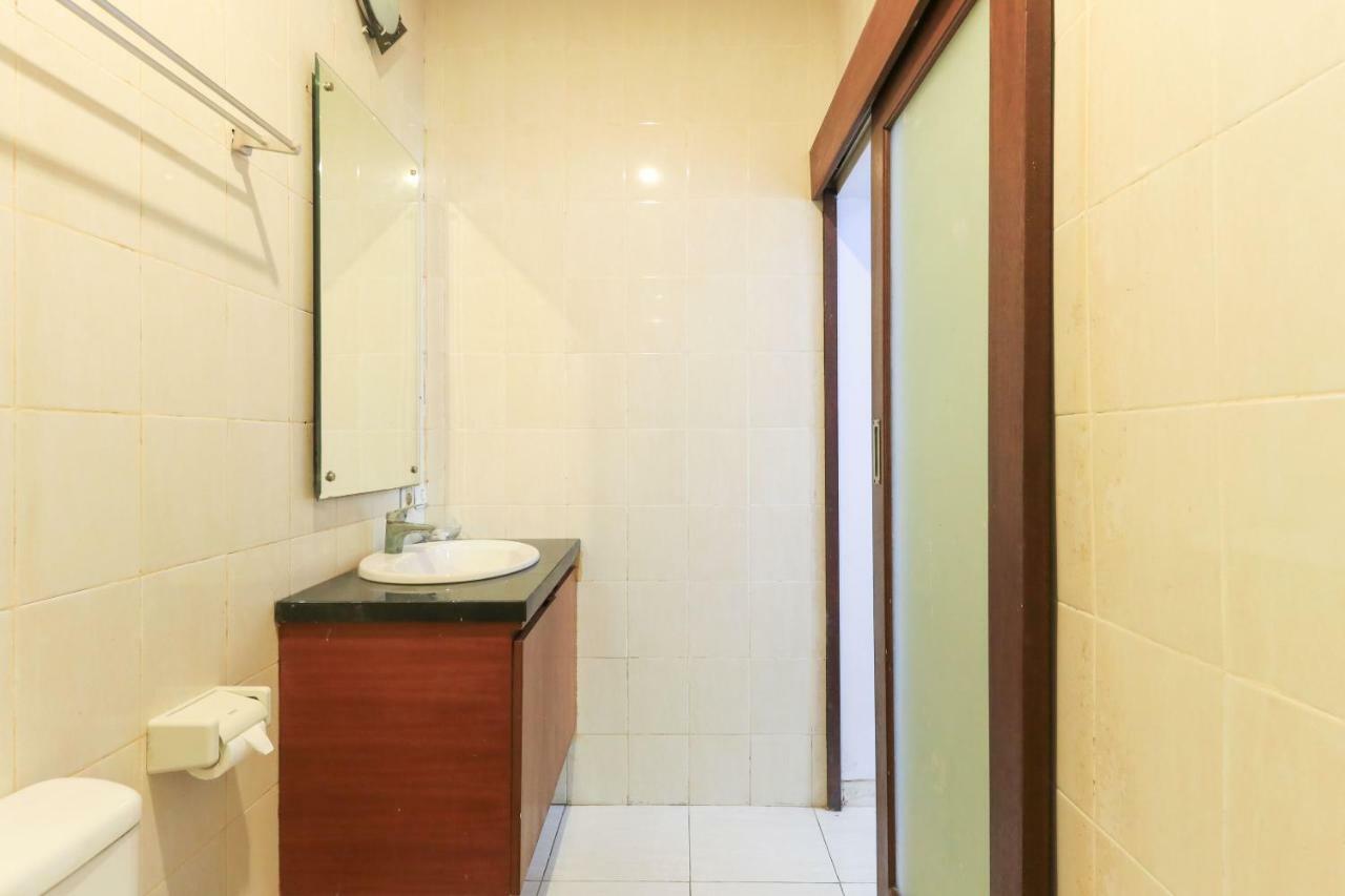 Puri Jayaraja Guest House Кута Екстериор снимка