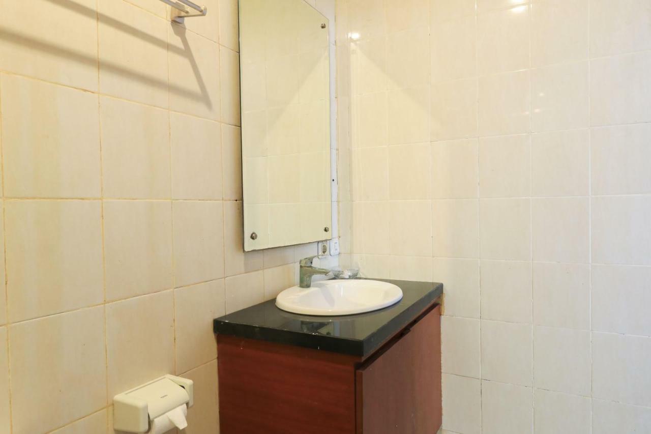 Puri Jayaraja Guest House Кута Екстериор снимка